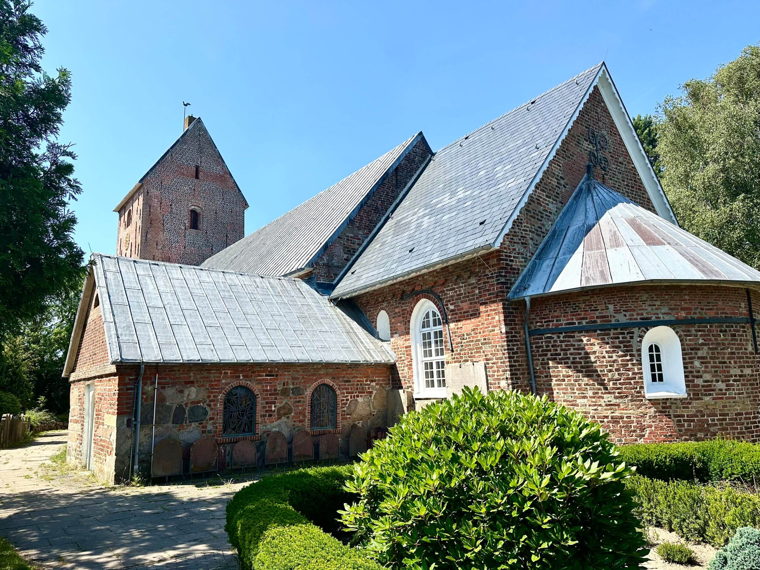 Nikolaikirche Wyk auf Föhr Rückansicht